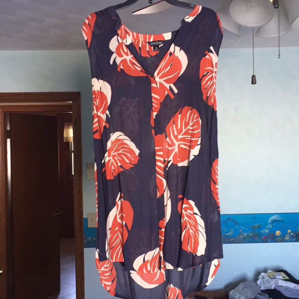 Lucky brand sleeveless button up top. Brand new.